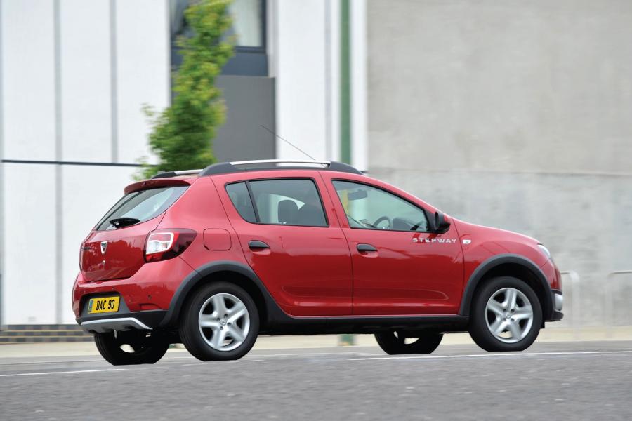  Dacia Sandero Stepway 2013 года  (UK) (фото 12 из 37)